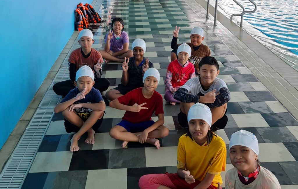 Jurong West Swimming Complex is near Pioneer MRT station with just 13 min walking distances. Group and Private Swimming Classes at Jurong West Swimming Pool. Contact SwimBest Swim School for Swimming lessons at Jurong West swimming pool. 